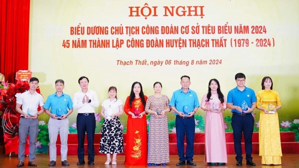 LĐLĐ huyện Thạch Thất biểu dương 27 Chủ tịch Công đoàn cơ sở tiêu biểu năm 2024