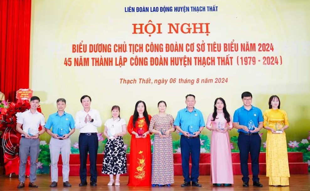 LĐLĐ huyện Thạch Thất biểu dương 27 Chủ tịch Công đoàn cơ sở tiêu biểu năm 2024