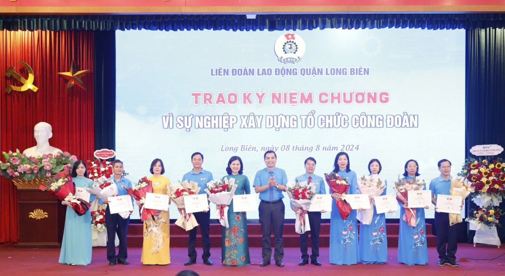 Tuyên dương 95 cán bộ Công đoàn cơ sở tiêu biểu quận Long Biên năm 2024