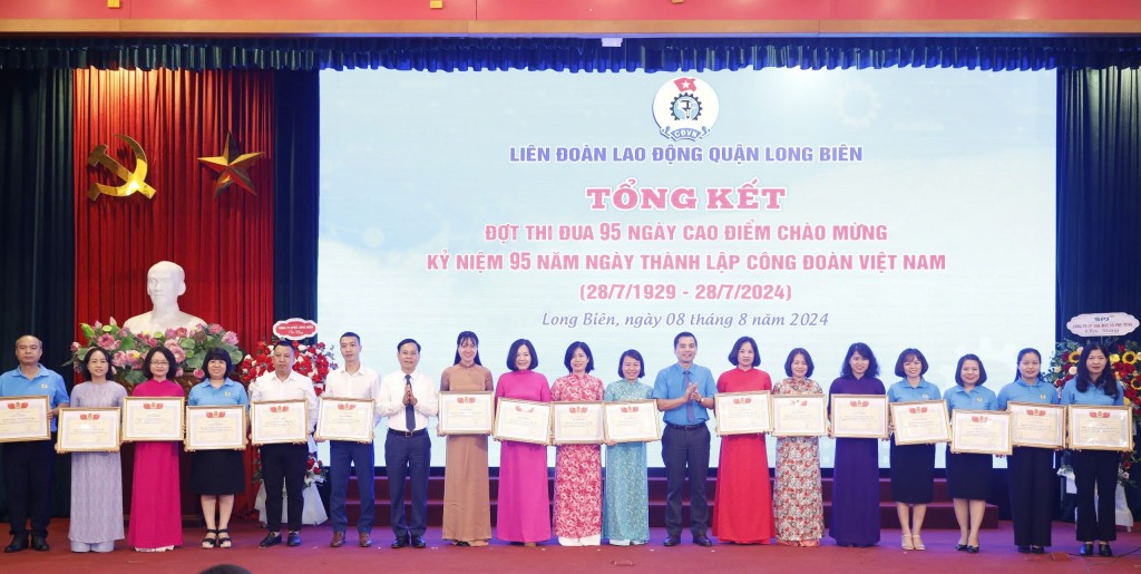 Tuyên dương 95 cán bộ Công đoàn cơ sở tiêu biểu quận Long Biên năm 2024