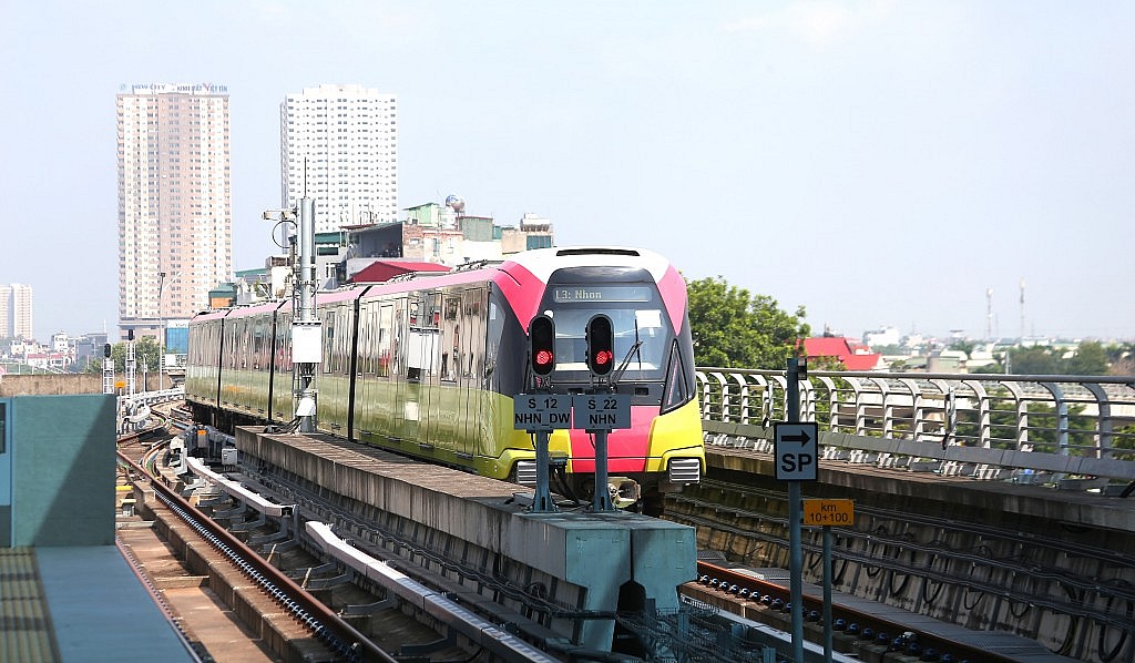 Cách nào để xe buýt, metro Thủ đô thêm hút khách?