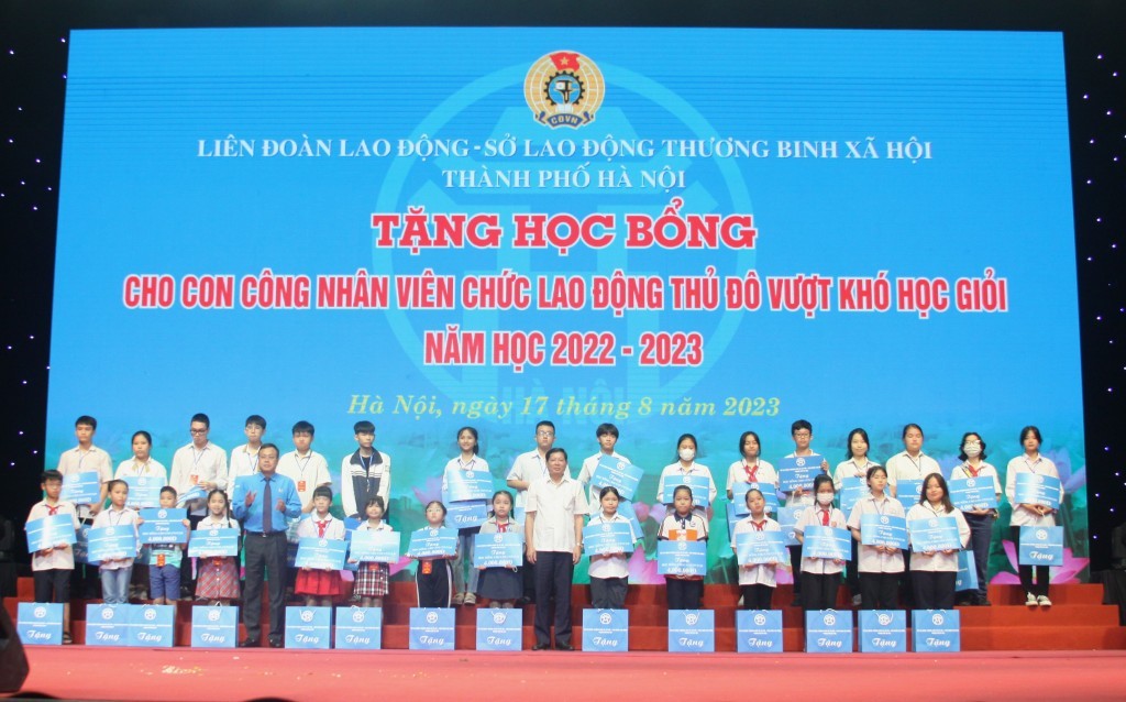 Sẽ biểu dương 100 “Gia đình công nhân, viên chức, lao động Thủ đô tiêu biểu