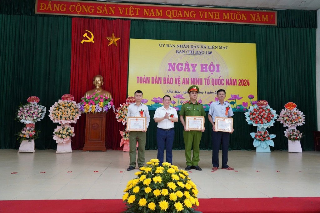 Giám đốc Công an Hà Nội dự Ngày hội 