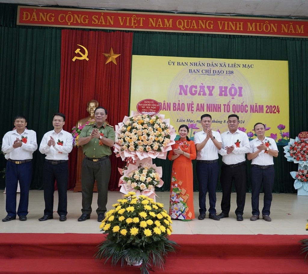 Giám đốc Công an Hà Nội dự Ngày hội 