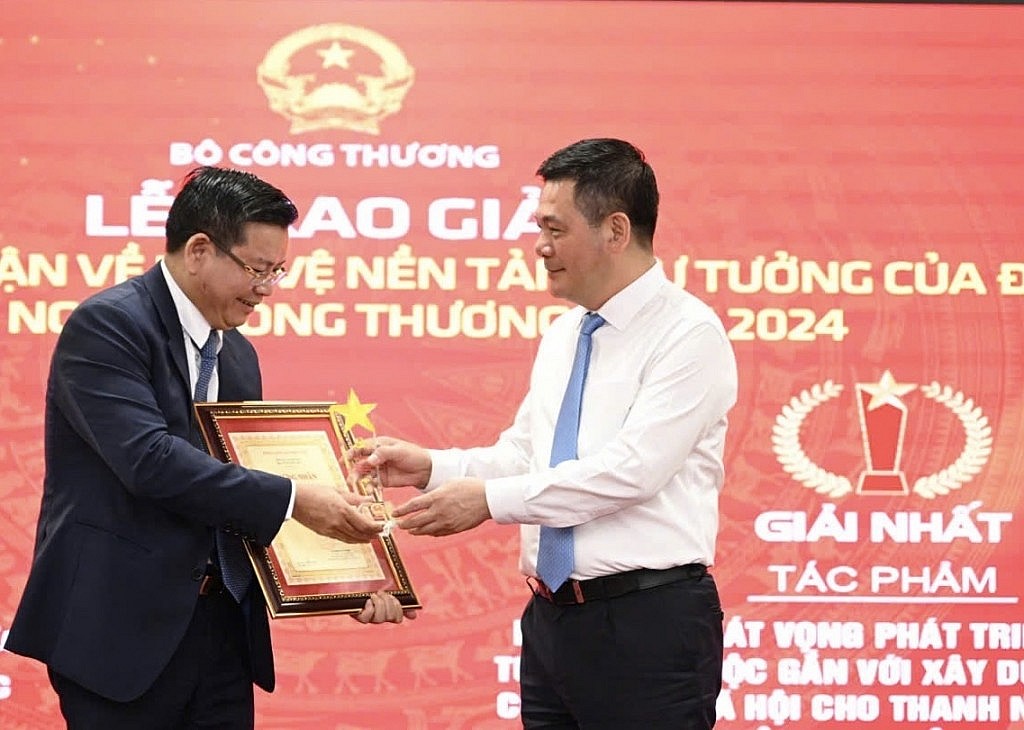 Hiệu trưởng Trường Đại học Điện lực đoạt giải Nhất cuộc thi viết về Bảo vệ nền tảng tư tưởng của Đảng