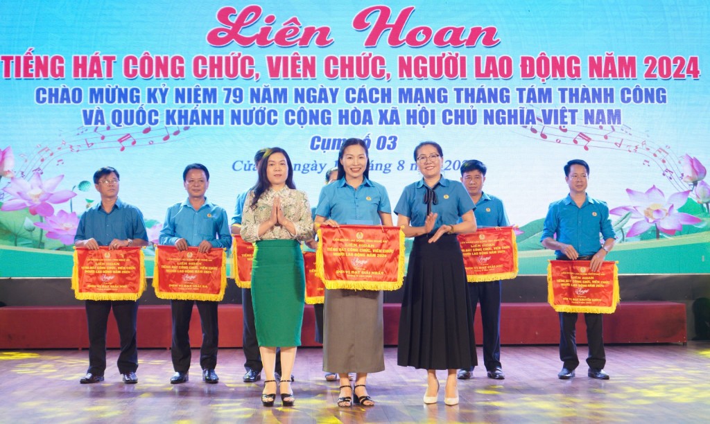 LĐLĐ thành phố Vinh giải Nhất Liên hoan Tiếng hát công chức, viên chức, lao động Cụm 3