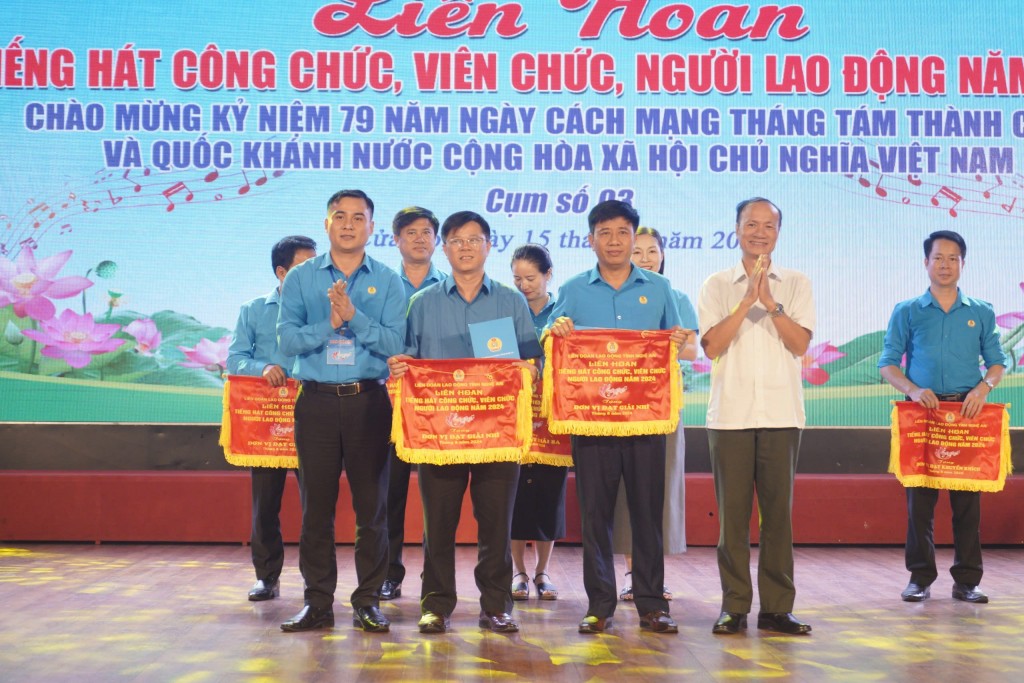 LĐLĐ thành phố Vinh giải Nhất Liên hoan Tiếng hát công chức, viên chức, lao động Cụm 3