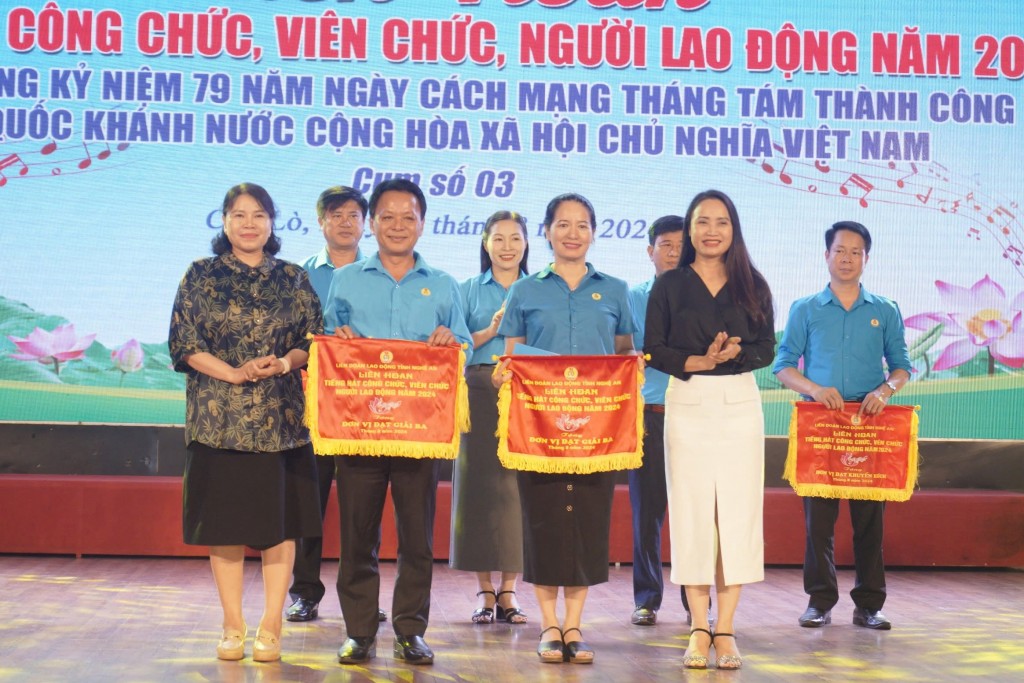 LĐLĐ thành phố Vinh giải Nhất Liên hoan Tiếng hát công chức, viên chức, lao động Cụm 3