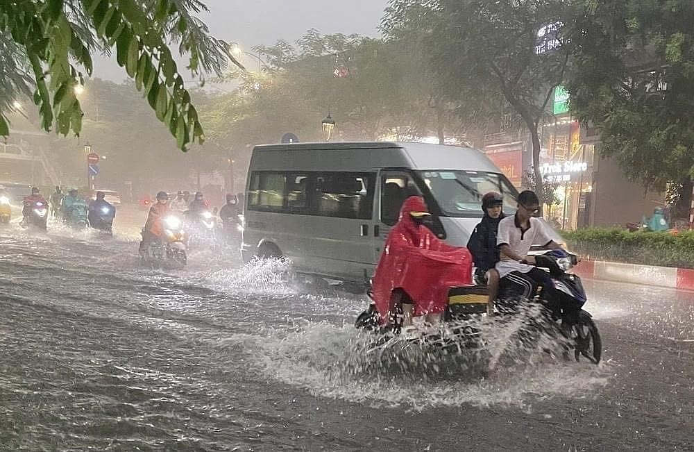 Thời tiết khu vực Hà Nội ngày 21/8: Mưa vừa, cục bộ có nơi mưa to