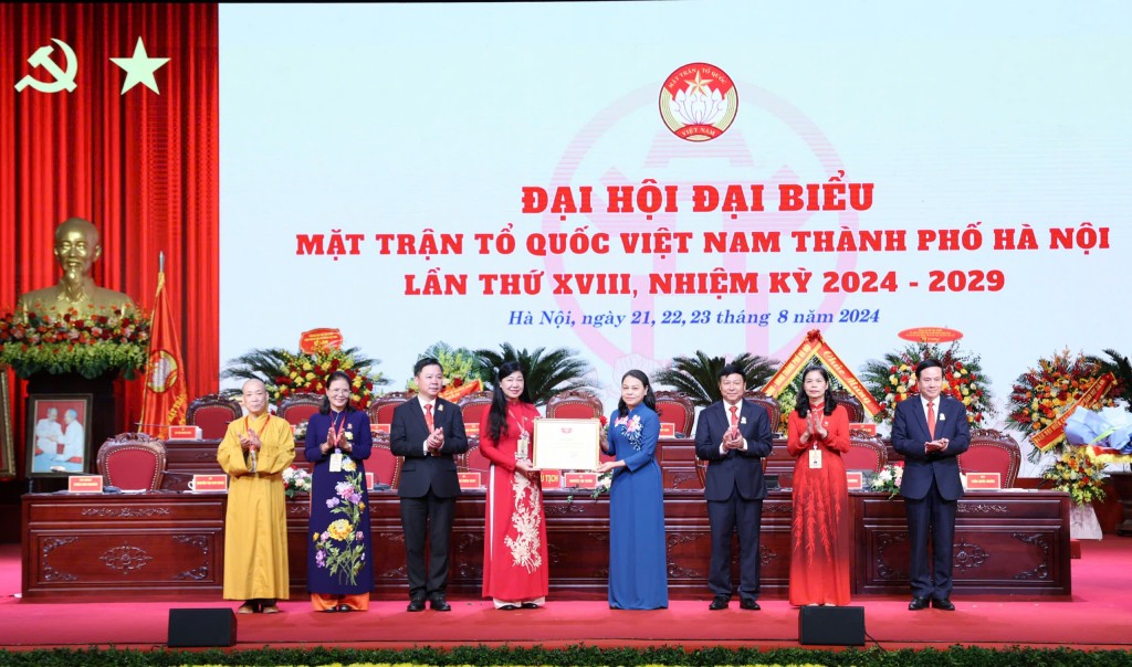 Ủy ban MTTQ Việt Nam thành phố Hà Nội được tặng thưởng Huân chương Lao động hạng Nhất