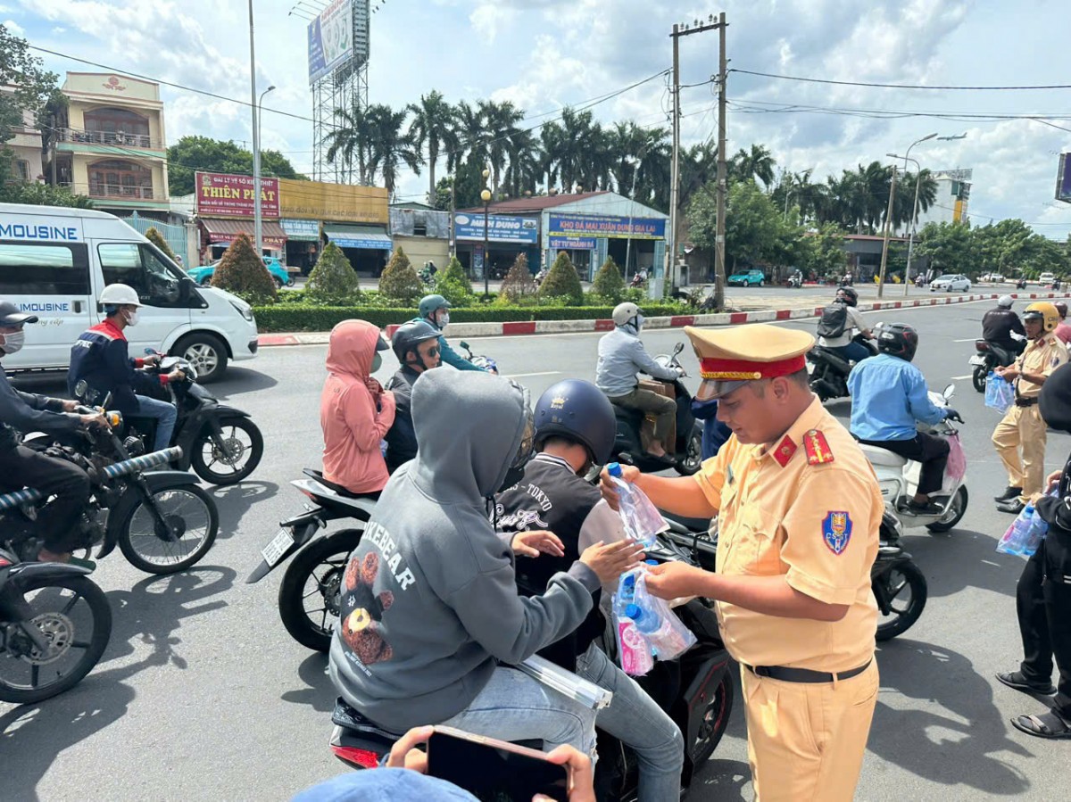 Cảnh sát giao thông TP.HCM ra quân đảm bảo an toàn giao thông dịp lễ 2/9