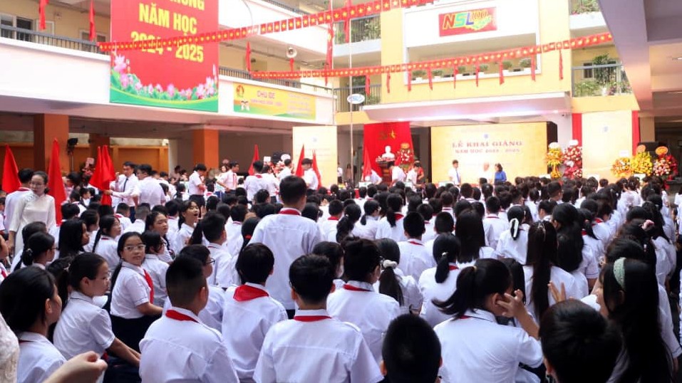 TRỰC TUYẾN: Gần 2,3 triệu học sinh Thủ đô hân hoan chào đón năm học mới