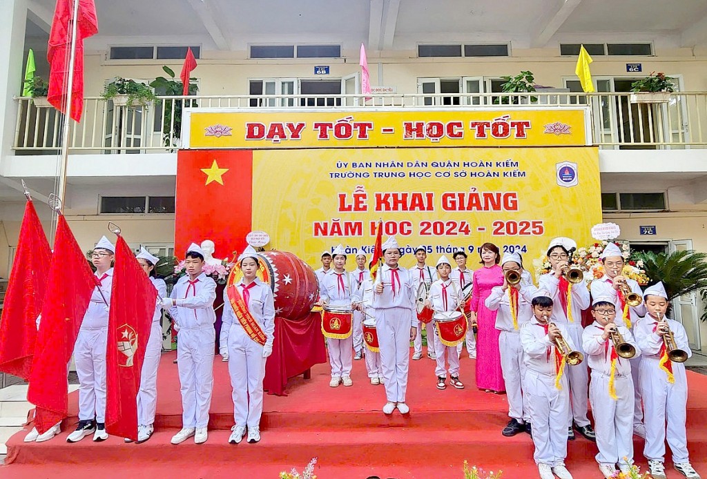 TRỰC TUYẾN: Gần 2,3 triệu học sinh Thủ đô hân hoan chào đón năm học mới