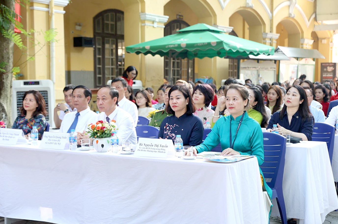 TRỰC TUYẾN: Gần 2,3 triệu học sinh Thủ đô hân hoan chào đón năm học mới