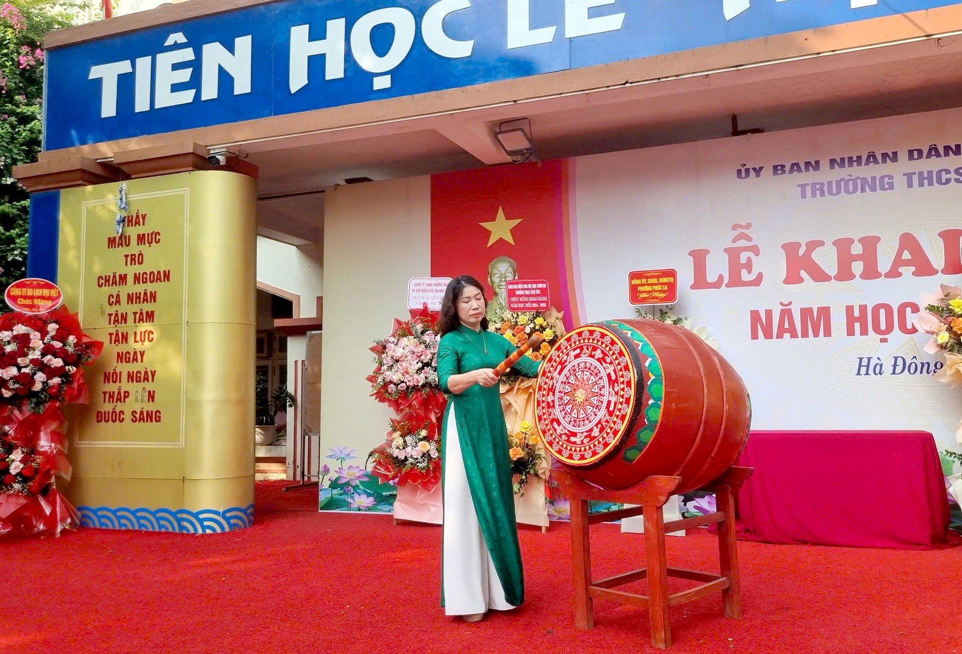 TRỰC TUYẾN: Gần 2,3 triệu học sinh Thủ đô hân hoan chào đón năm học mới