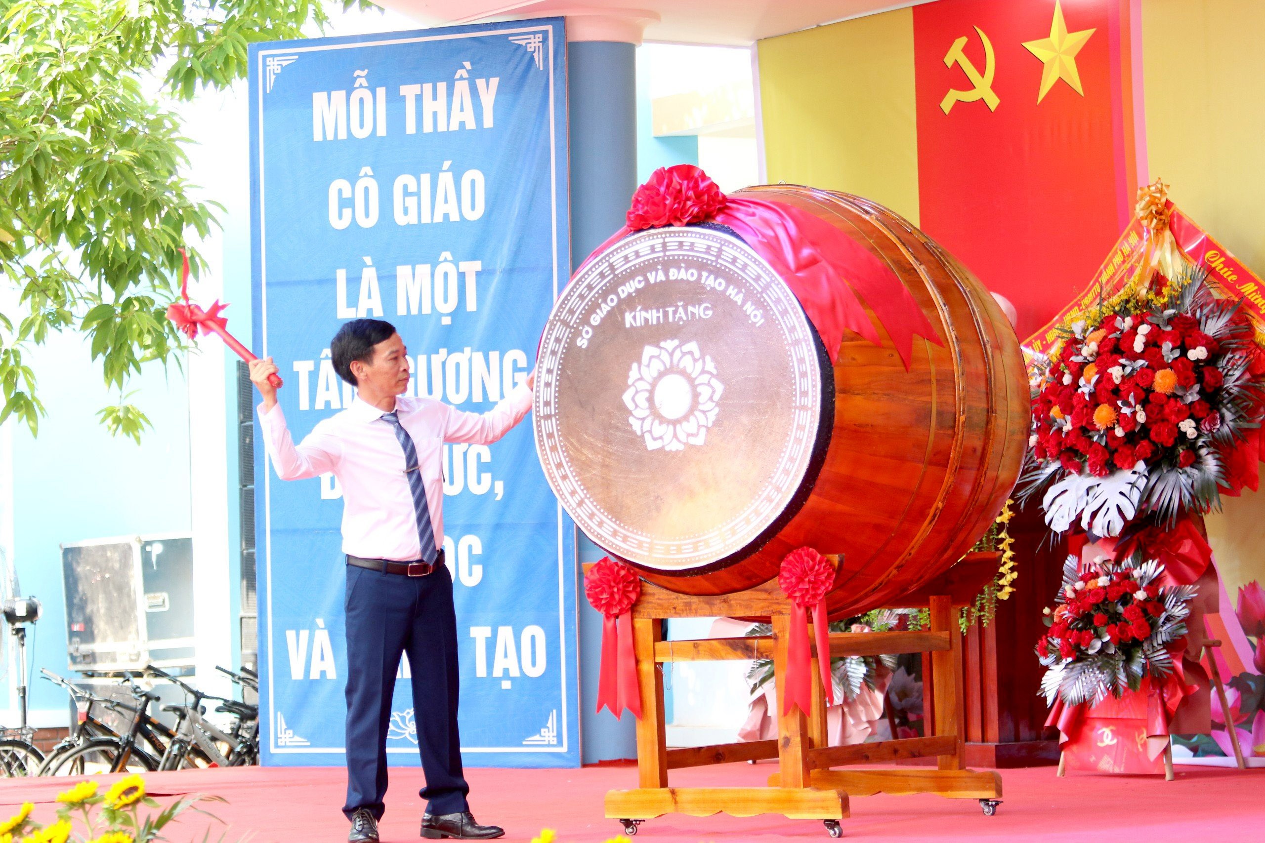 TRỰC TUYẾN: Gần 2,3 triệu học sinh Thủ đô hân hoan chào đón năm học mới