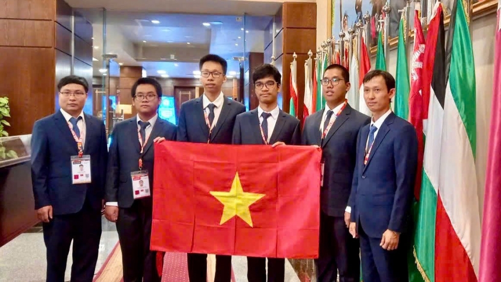 Học sinh Việt Nam giành thành tích xuất sắc tại Olympic Tin học quốc tế