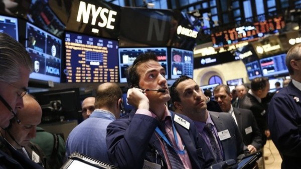 Chứng khoán Mỹ biến động trái chiều, S&amp;P 500 và Dow Jones đồng loạt đi xuống