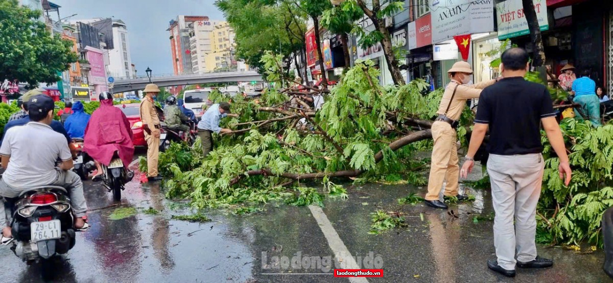 Cảnh sát giao thông Hà Nội triển khai phương án ứng phó bão số 3