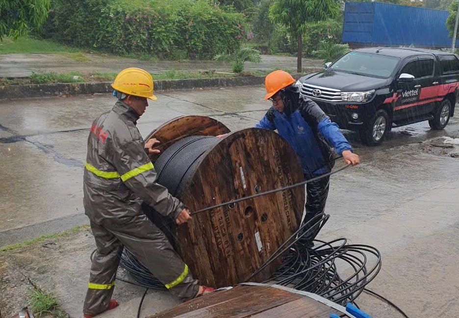 Viettel “liên thông” sóng di động, giúp chính quyền, người dân đảm bảo liên lạc