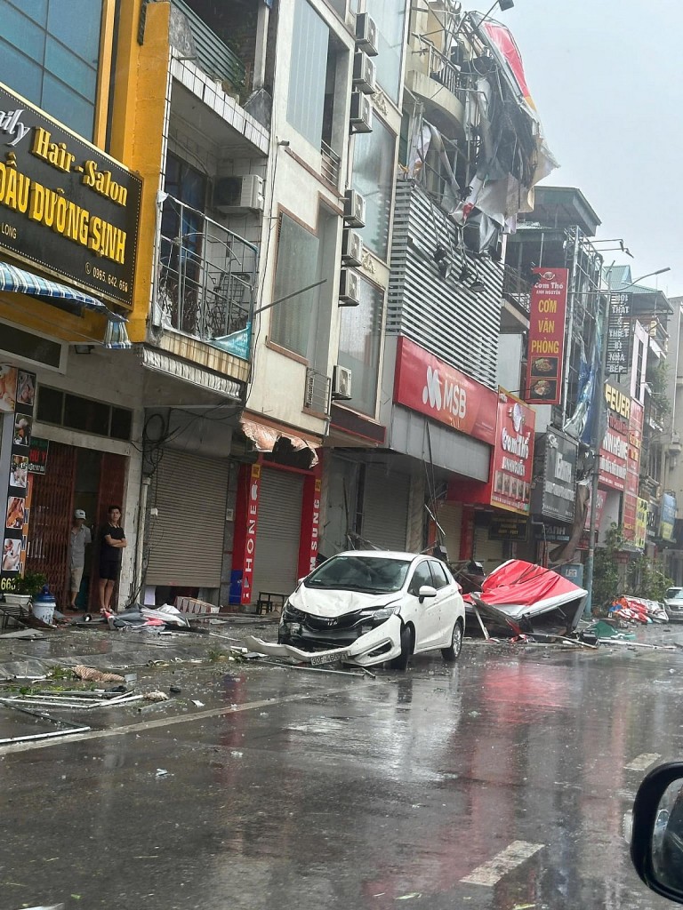 Bão số 3 đi qua để lại sự tan tác ở Bãi Cháy, Hạ Long