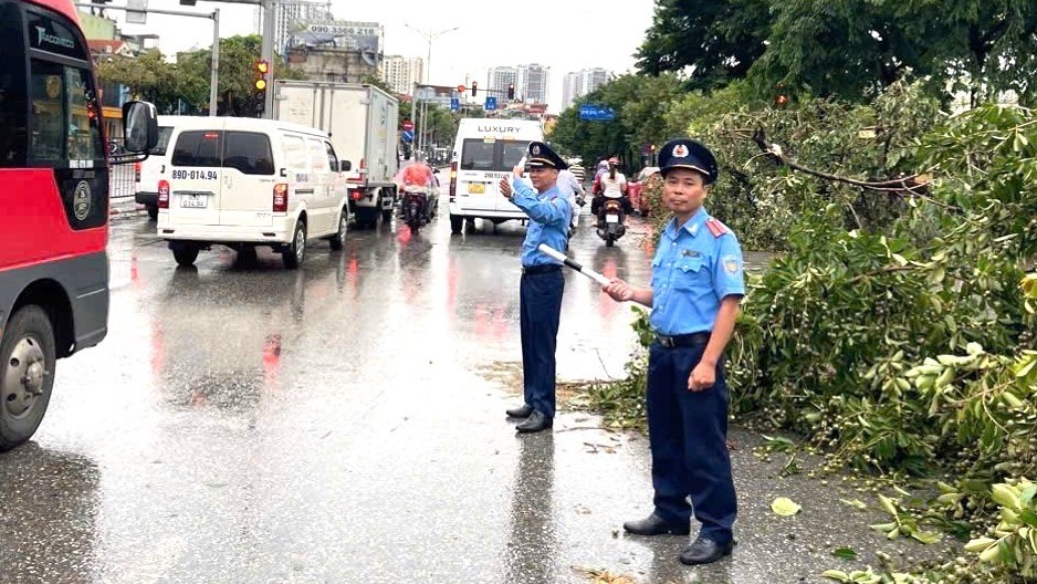 Phân luồng giao thông các vị trí úng ngập tại huyện Quốc Oai và Hoài Đức