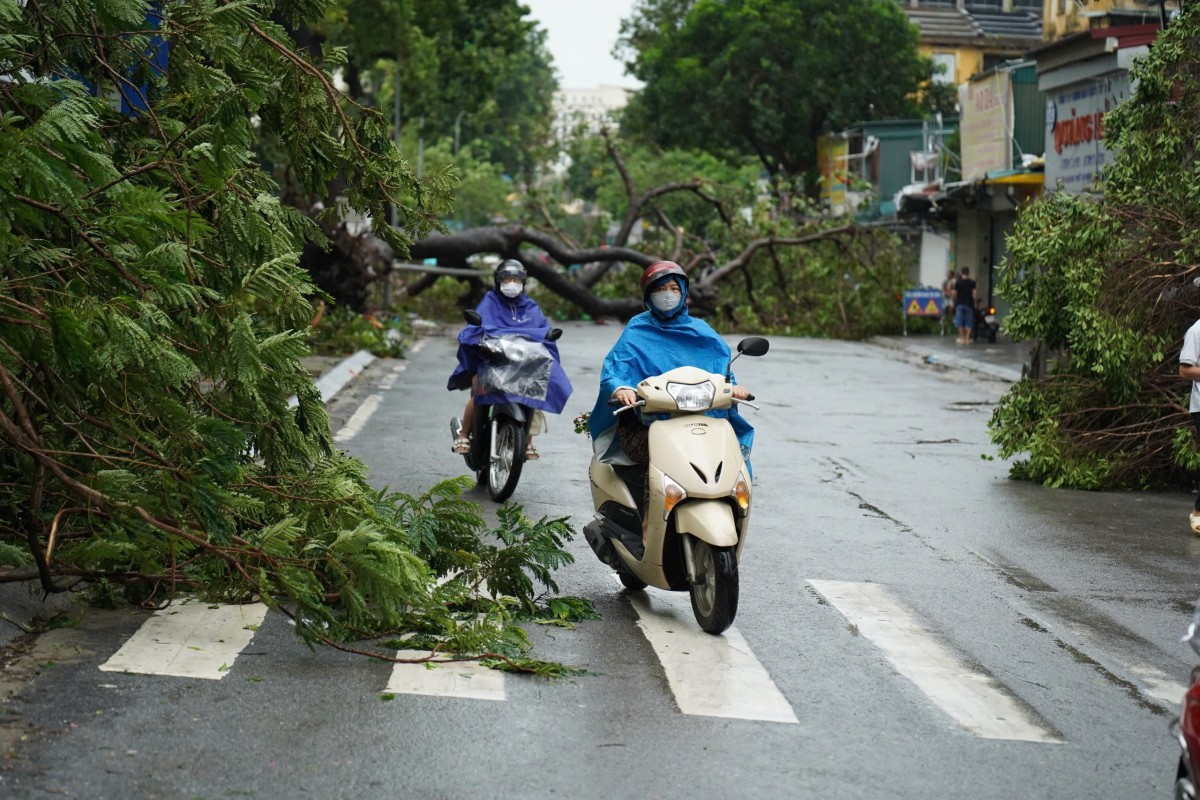 Chủ tịch UBND thành phố Hà Nội yêu cầu theo dõi chặt chẽ diễn biến thời tiết sau bão số 3