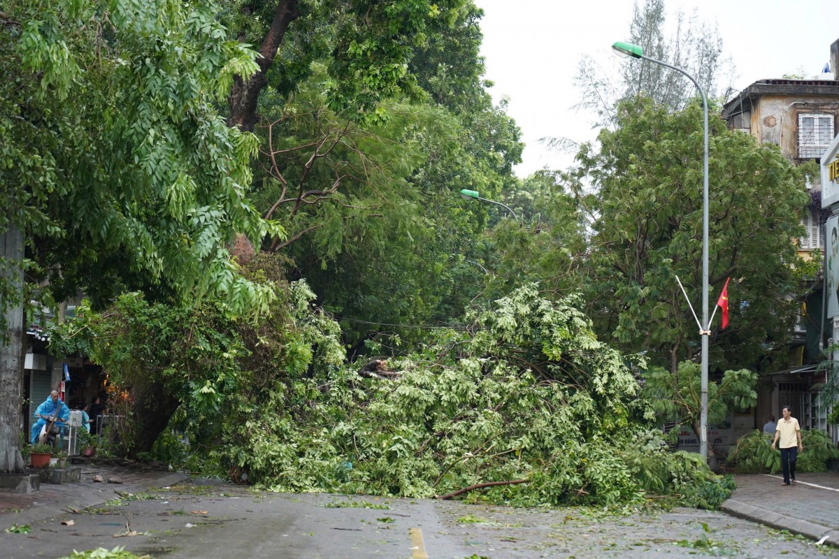 Hà Nội ra công điện tập trung ứng phó bão số 10 và mưa lũ