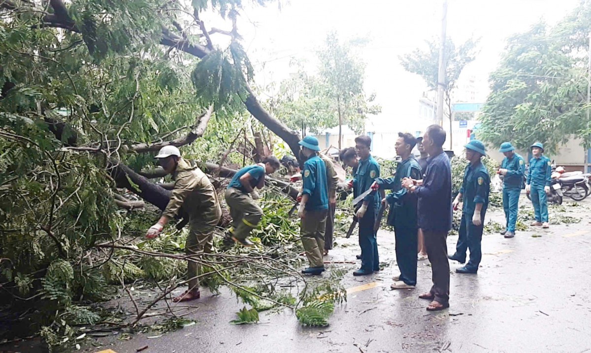 Hà Nội tập trung khắc phục hậu quả, ổn định đời sống nhân dân sau cơn bão số 3