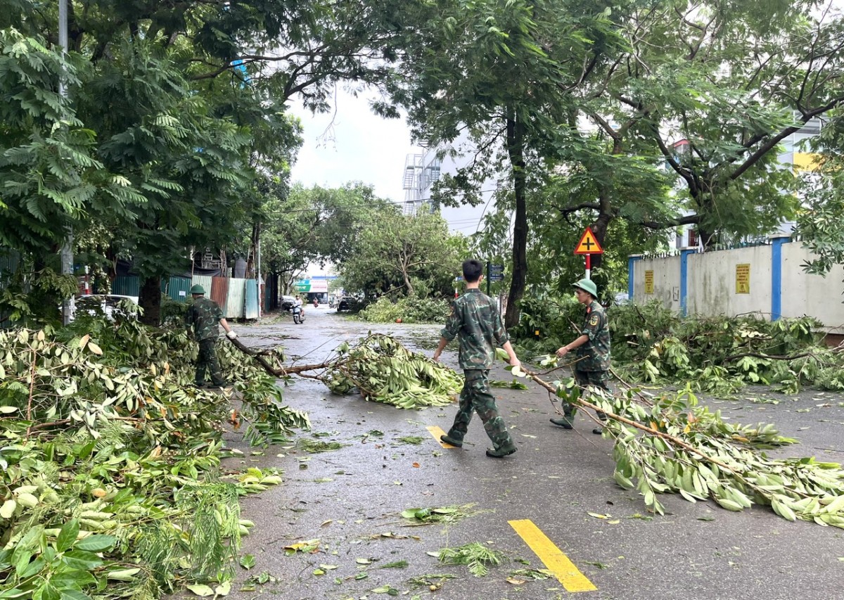 Hà Nội tập trung khắc phục hậu quả, ổn định đời sống nhân dân sau cơn bão số 3