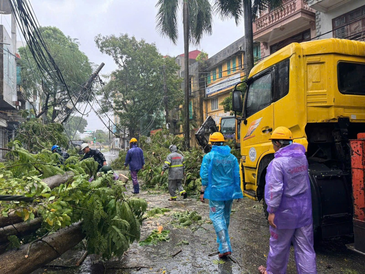 Lực lượng của Viettel trực 24/7, theo dõi mọi diễn biến trên phần mềm Phòng chống thiên tai để đưa thông tin kịp thời đến các đội phòng chống bão.