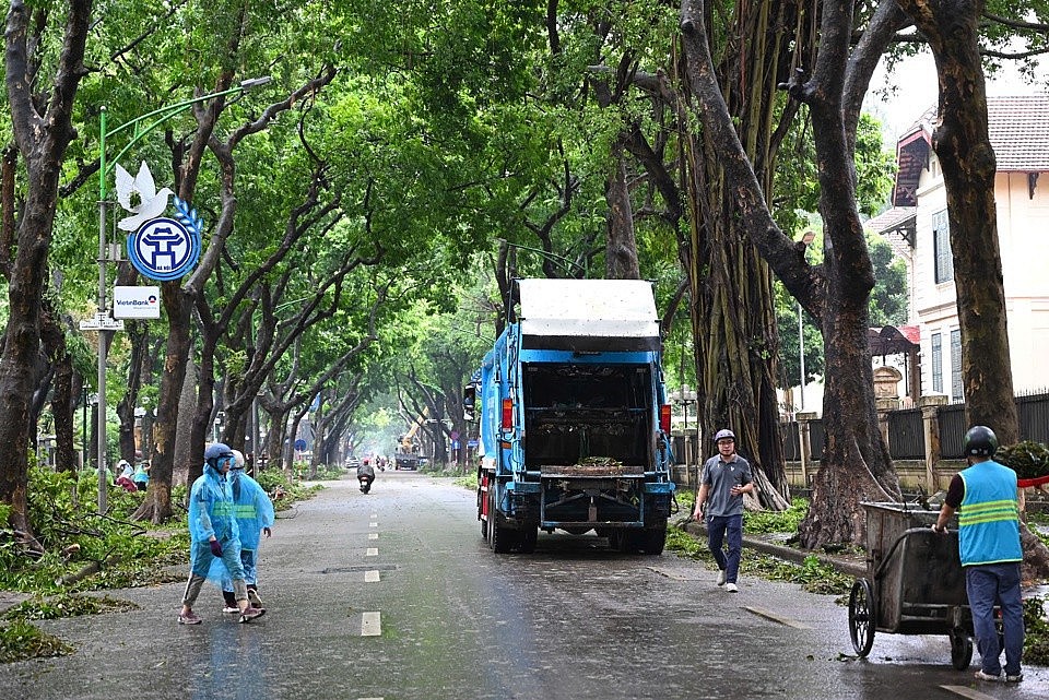 Khẩn trương dọn dẹp vệ sinh môi trường, khắc phục hậu quả sau bão