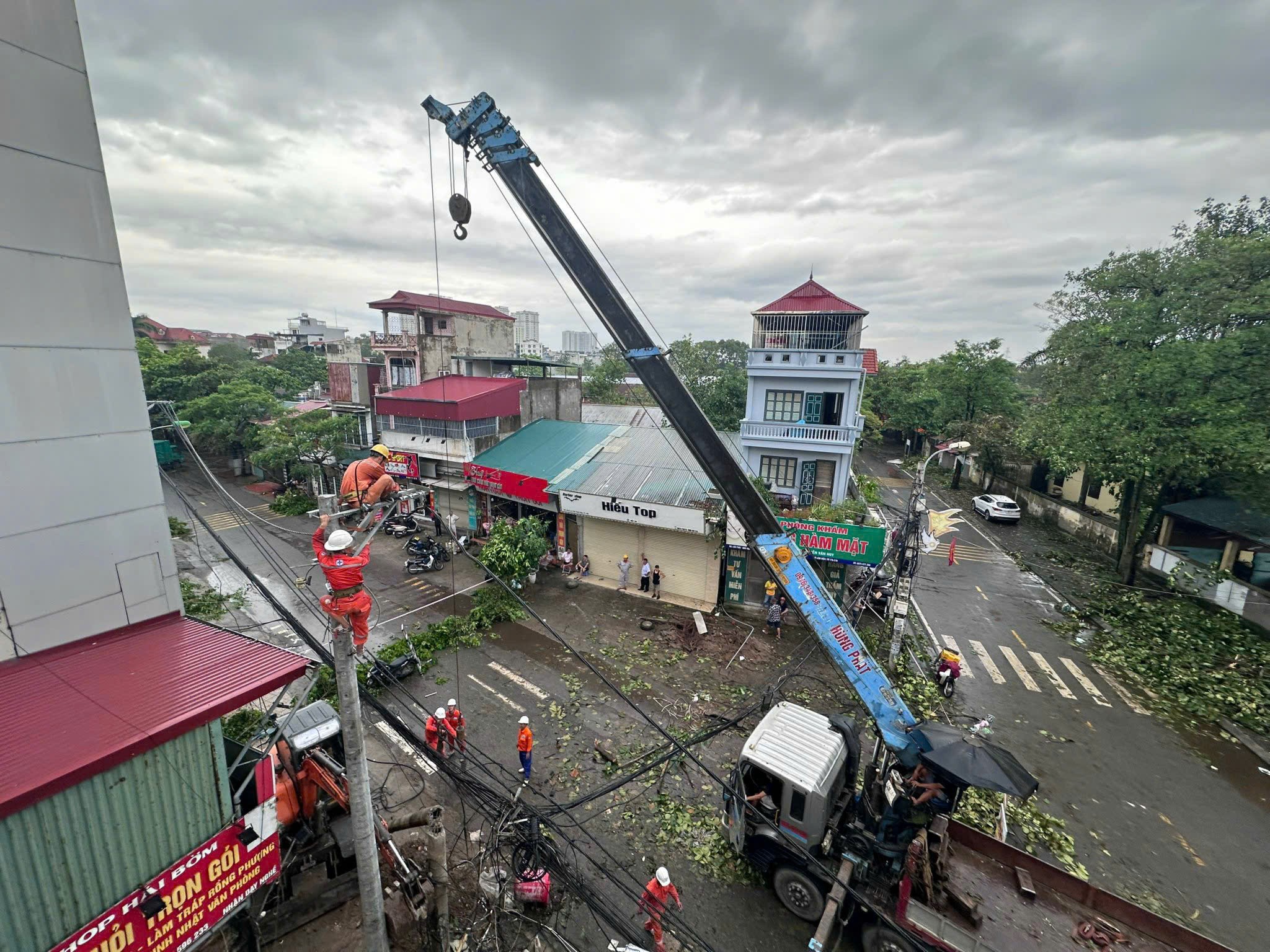 Toàn hệ thống chính trị huyện Thanh Trì chung sức khắc phục hậu quả bão số 3