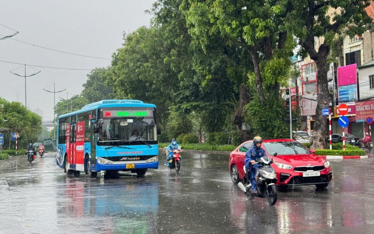 Chủ tịch UBND thành phố Hà Nội yêu cầu theo dõi chặt chẽ diễn biến thời tiết sau bão số 3