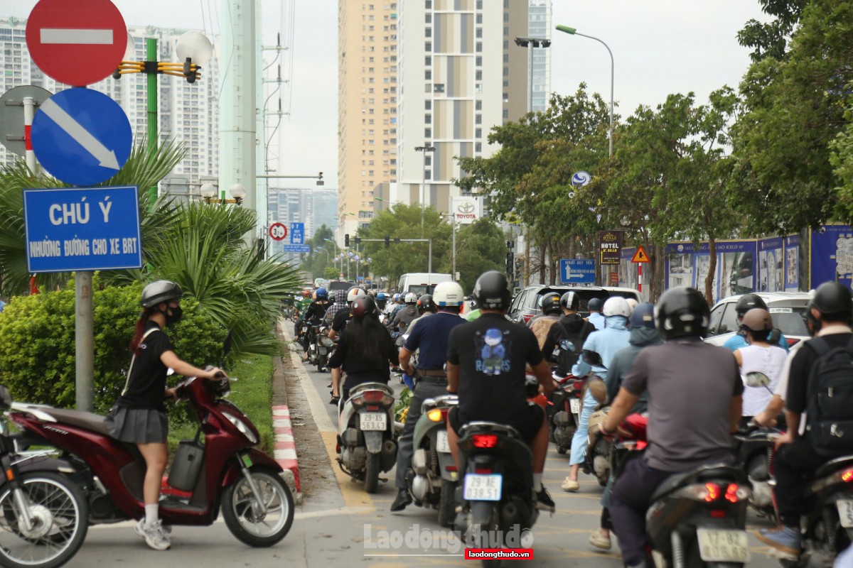 Sau bão số 3: Nhiều tuyến đường ở Hà Nội ùn tắc nghiêm trọng ngày đầu tuần