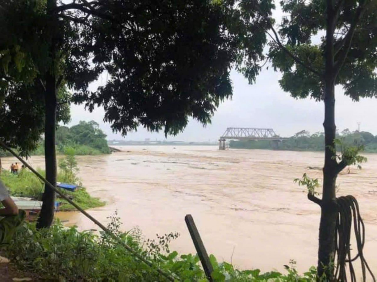 Sập cầu Phong Châu, các phương tiện di chuyển thế nào?