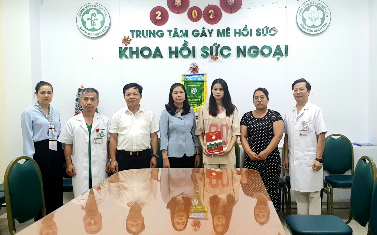 Lãnh đạo Mặt trận thành phố Hà Nội thăm, động viên các hộ dân bị ảnh hưởng bởi bão số 3