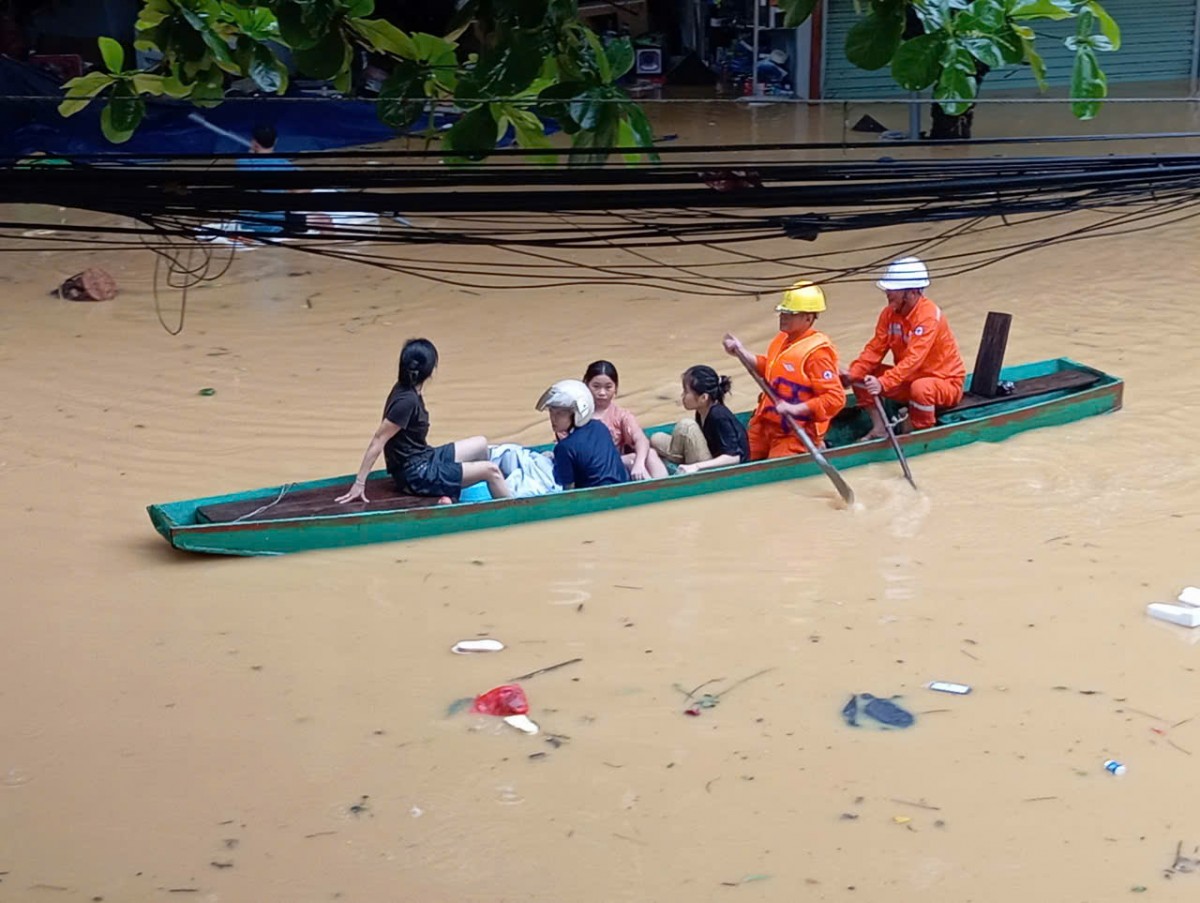 Tổng Công ty Điện lực miền Bắc đã cấp điện trở lại cho 4,3 triệu khách hàng bị ảnh hưởng vì mưa lũ