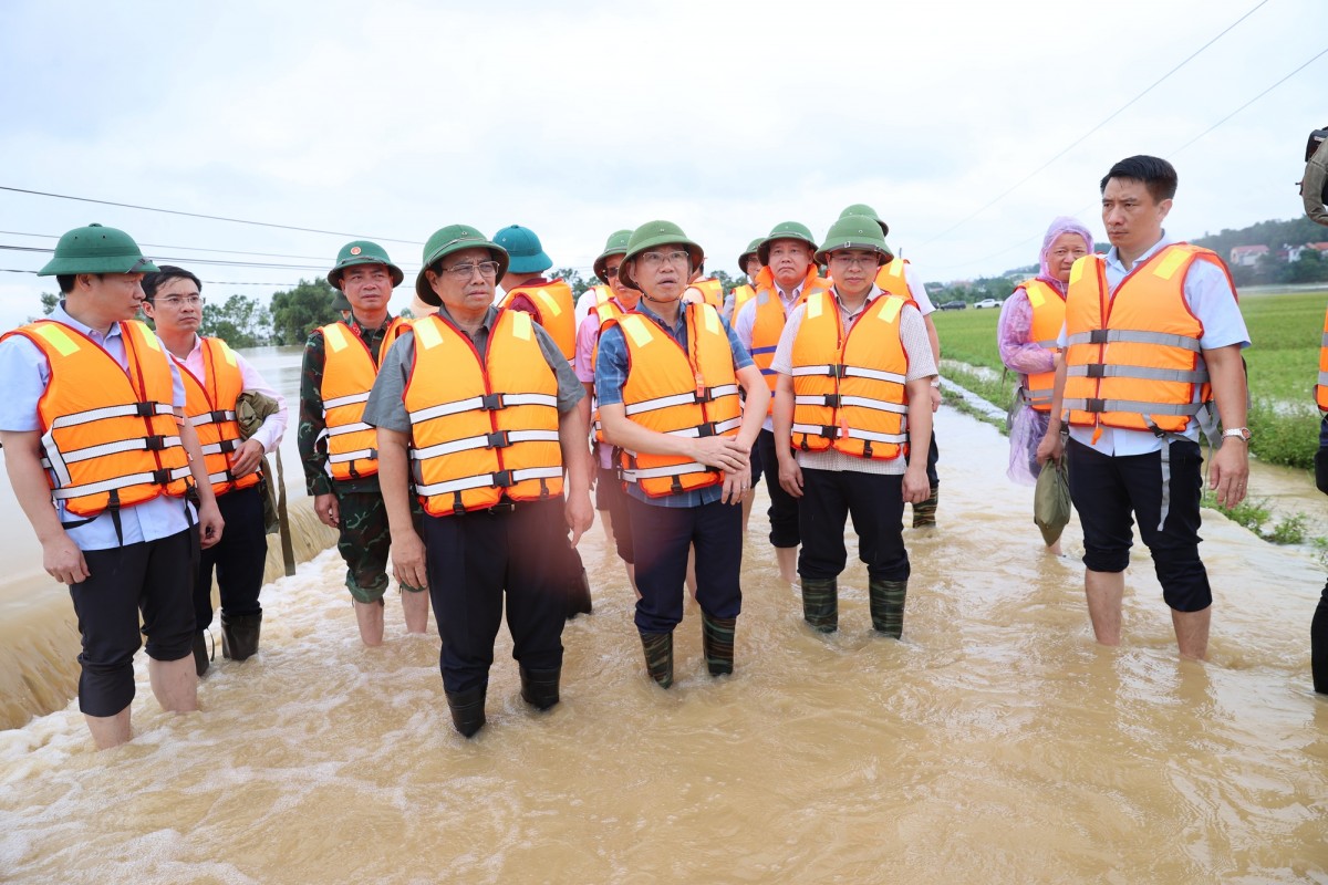 Thủ tướng Phạm Minh Chính thị sát tình hình mưa lũ, chỉ đạo công tác cứu hộ ở Bắc Giang