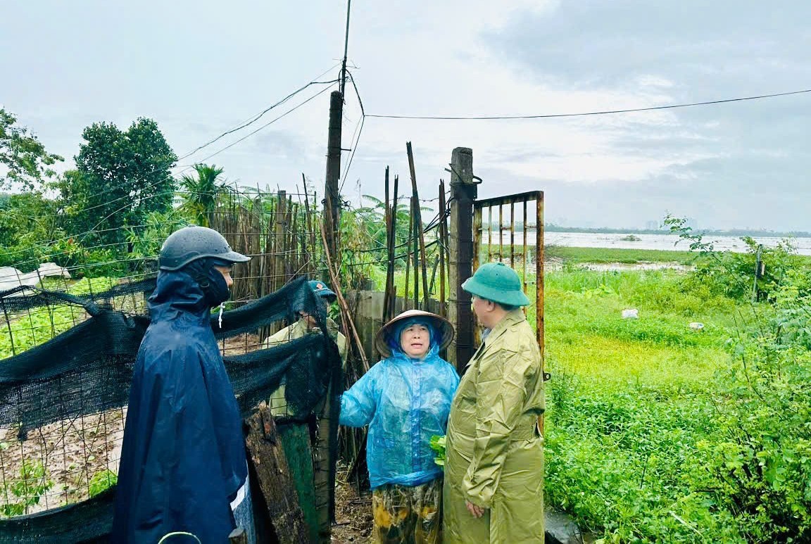 Thanh Trì chỉ đạo ứng phó khẩn cấp úng ngập tại các vùng bãi