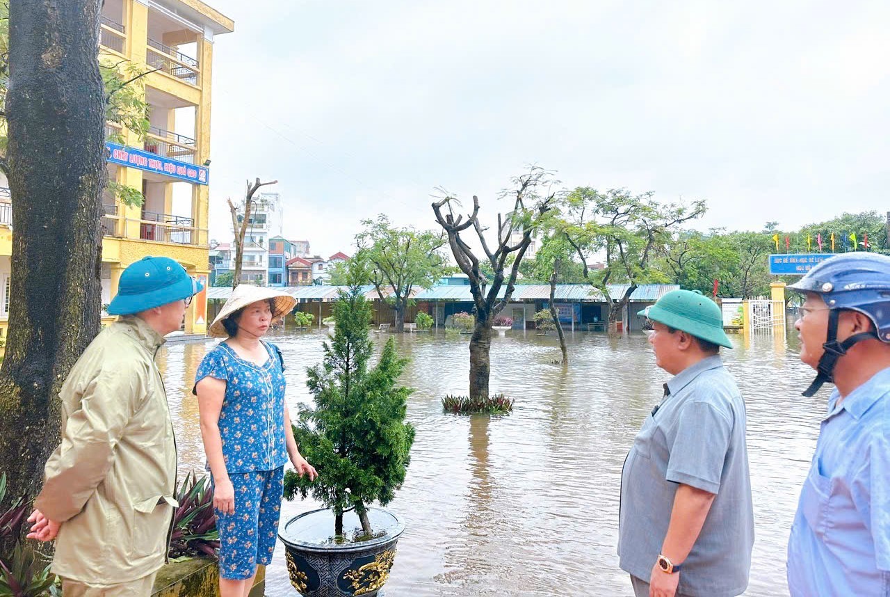 Thanh Trì chỉ đạo ứng phó khẩn cấp úng ngập tại các vùng bãi