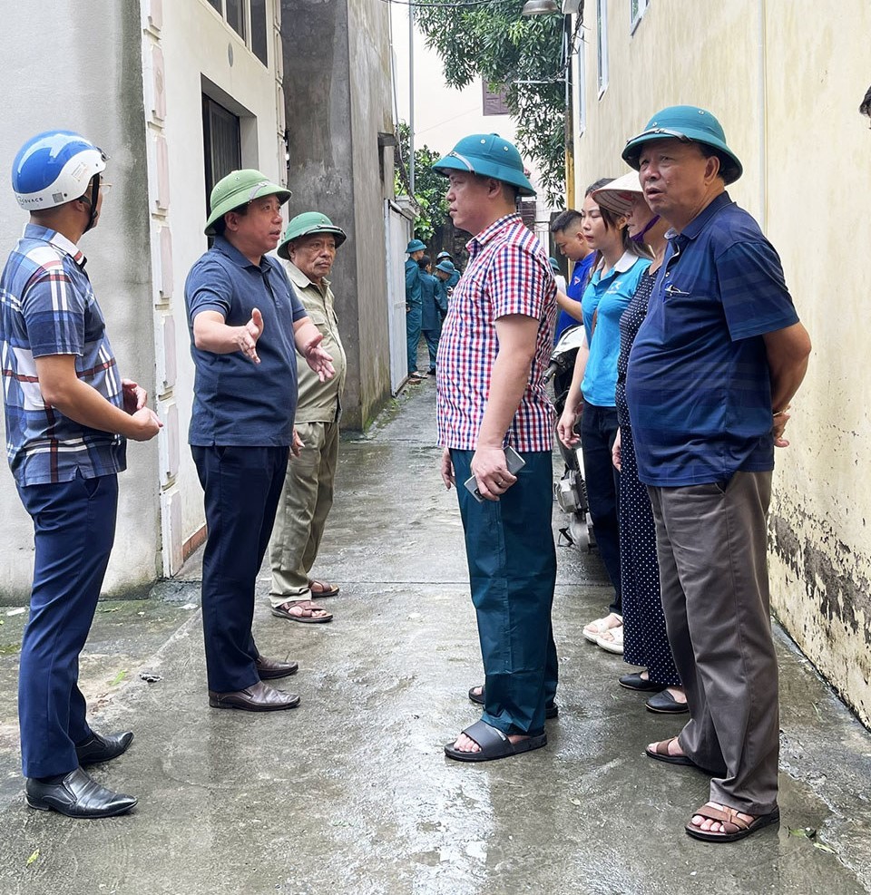 Quận Bắc Từ Liêm: Khẩn trương di dời các hộ dân ở vùng có nguy cơ ngập úng tới nơi an toàn