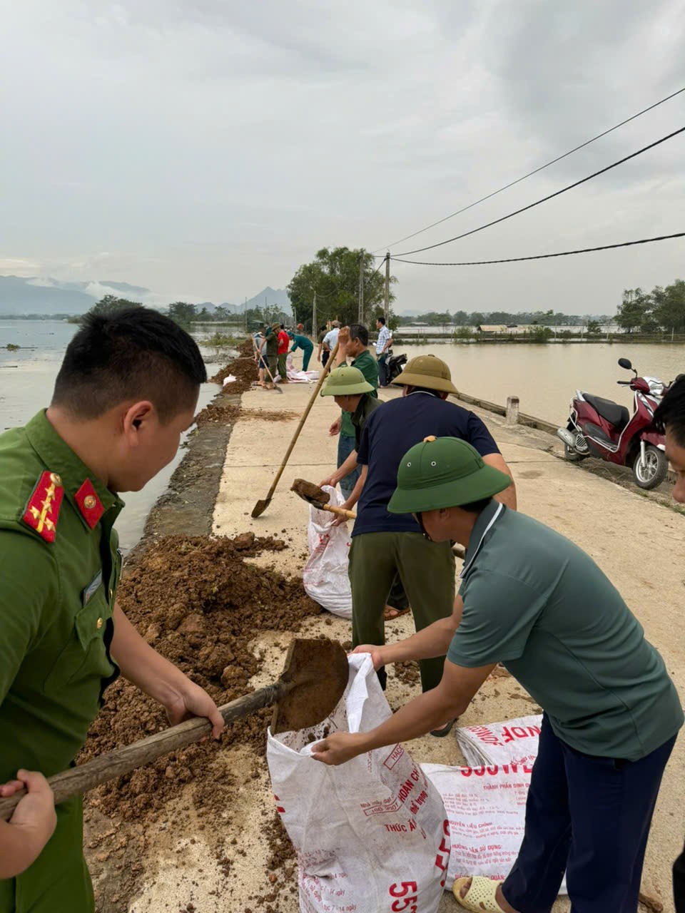 Huyện Chương Mỹ: Huy động hơn 5.000 người và 357 phương tiện ứng trực phòng, chống thiên tai