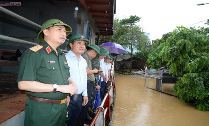 Kiểm tra công tác ứng phó với mưa lũ tại huyện Ba Vì