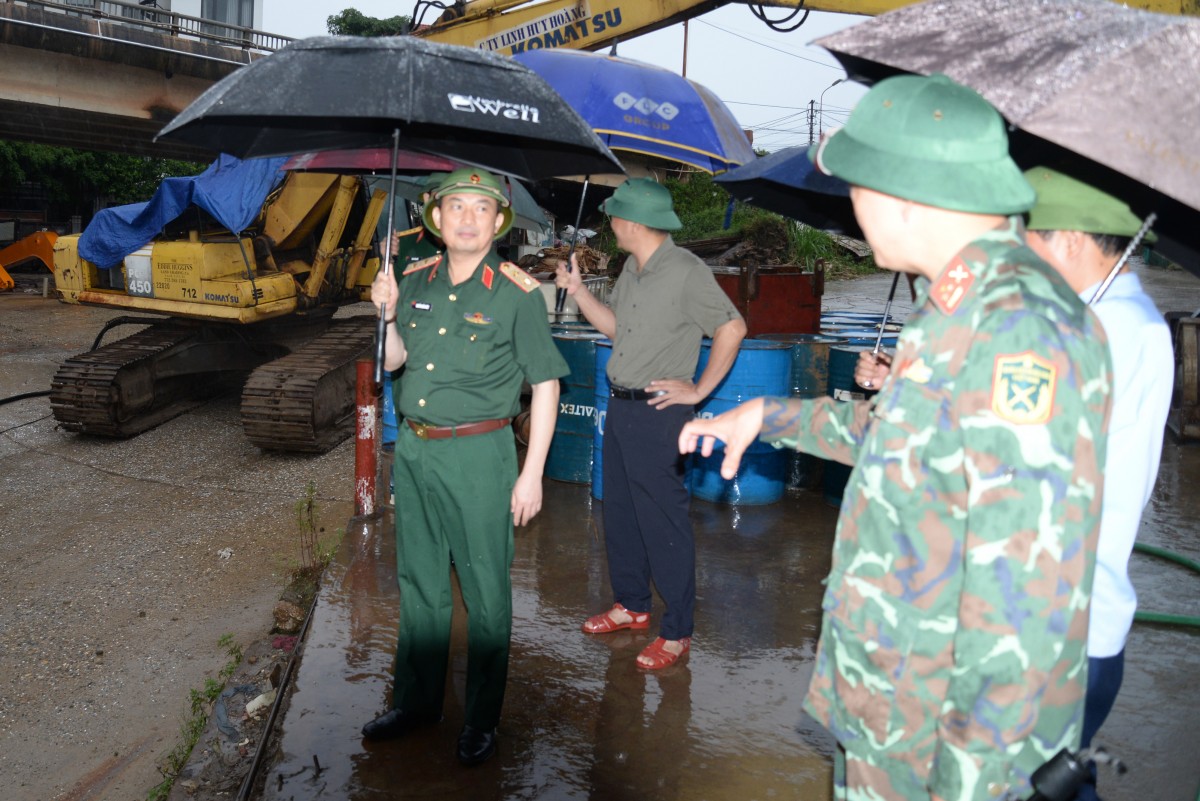 Kiểm tra công tác ứng phó với mưa lũ tại huyện Ba Vì