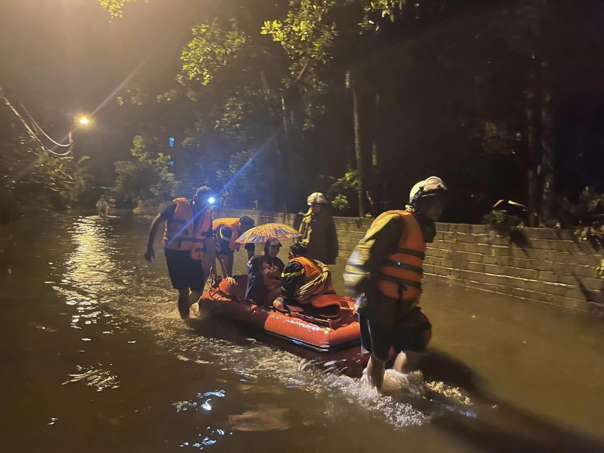 Hà Nội: Di dời 75.297 người đến nơi an toàn