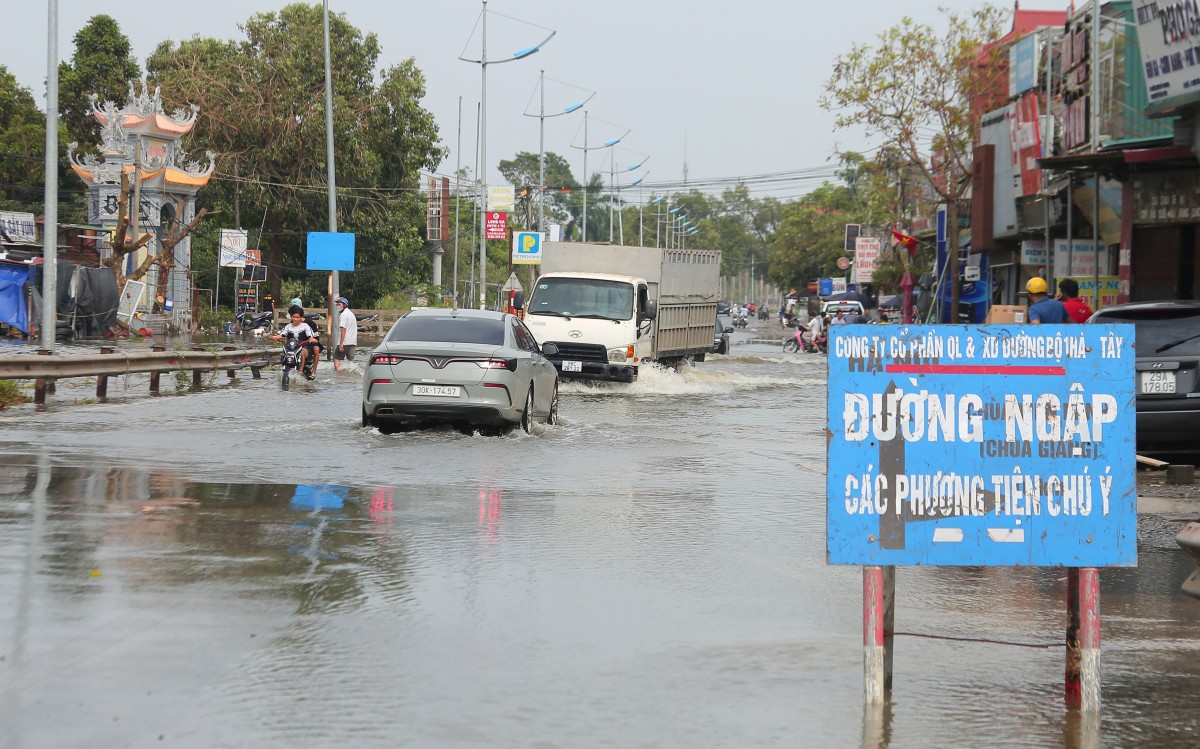 Công đoàn ngành GTVT Hà Nội: Thăm, động viên các đơn vị, lực lượng ứng trực chống bão, lũ