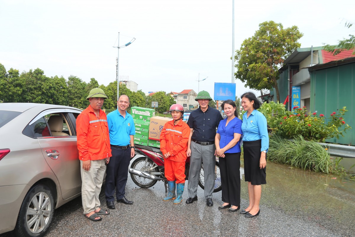 Công đoàn ngành GTVT Hà Nội: Thăm, động viên các đơn vị, lực lượng ứng trực chống bão, lũ