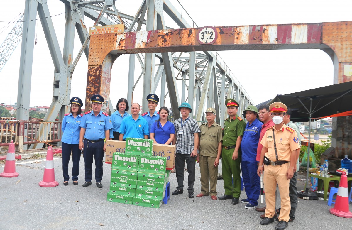 Công đoàn ngành GTVT Hà Nội: Thăm, động viên các đơn vị, lực lượng ứng trực chống bão, lũ