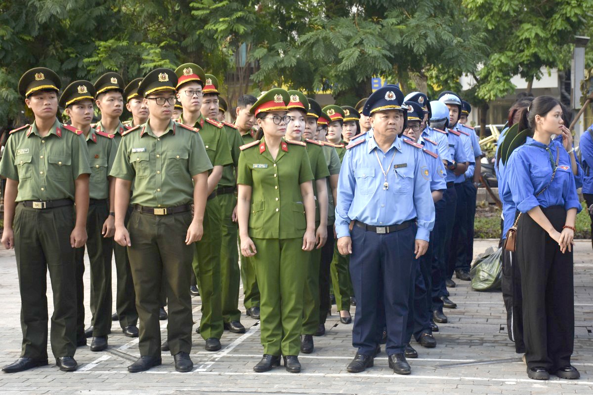 Bí thư Thành ủy Hà Nội tham gia Lễ Phát động toàn dân tổng vệ sinh môi trường sau cơn bão số 3